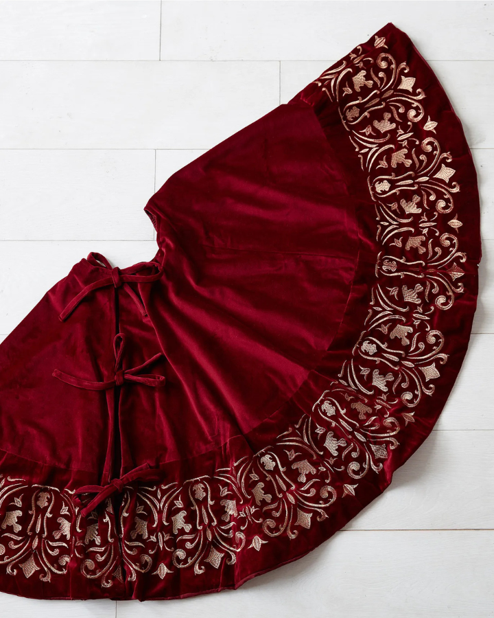Velvet Charm Tree Skirt – Handcrafted Embroidery