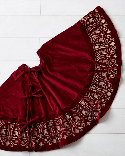 Velvet Charm Tree Skirt – Handcrafted Embroidery